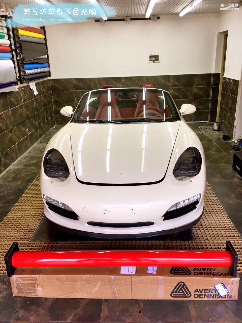 成都汽車車身改色貼膜，保時捷911換裝艾利胭脂紅改色膜