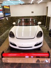 成都汽車車身改色貼膜，保時捷911換裝艾利胭脂紅改色膜
