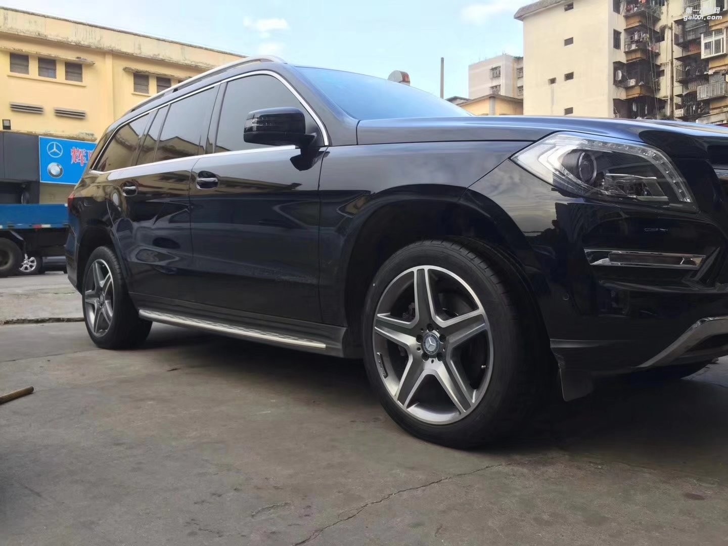 奔馳 完工， 換 原裝 20寸 AMG ！
