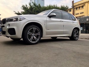 寶馬 ，換 原裝 鍛造 20寸 ? 倍耐力 新PO 防爆 完工！效果沒得說！ [作揖]  附上 ： 原車 19寸 重量   20寸  重量 ！