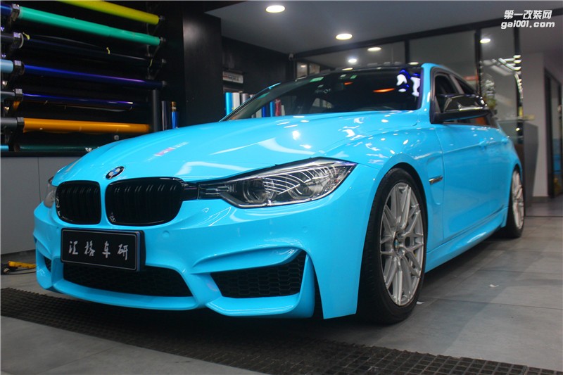 長沙車身改色膜實(shí)體店 寶馬320改天空藍(lán)