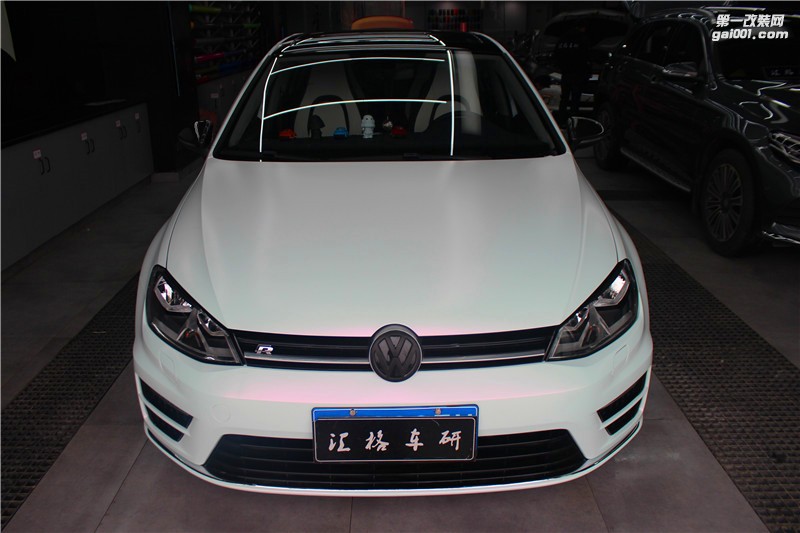 長(zhǎng)沙匯格車研大眾高爾夫施工鉆石白變粉
