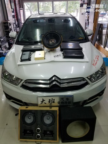 雪鐵龍世嘉前后套裝+單推低音濟(jì)寧市鄒城大班汽車音響改裝