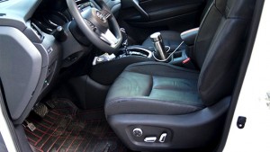 日產(chǎn)新奇駿改裝電動座椅—成都威威車改