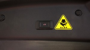 日產(chǎn)途樂改裝電動尾門—成都威威車改