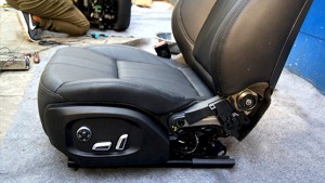 路虎攬勝改裝電動(dòng)座椅—成都威威車改