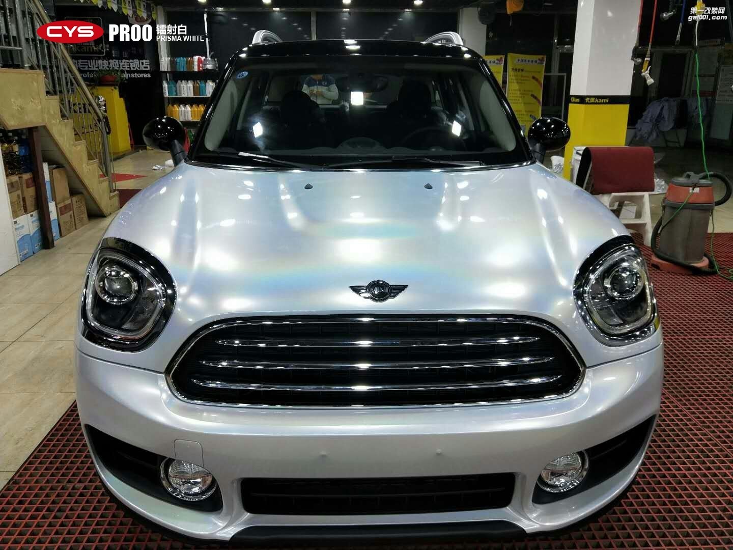 四川成都車衣裳寶馬MINI鐳射白PR00汽車改色貼膜