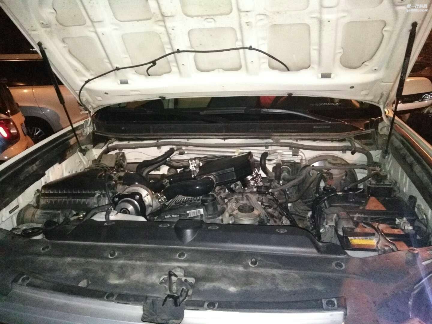 湖北車(chē)主4S店提新車(chē)普拉多2700改裝機(jī)械增壓，表示效果很滿(mǎn)意