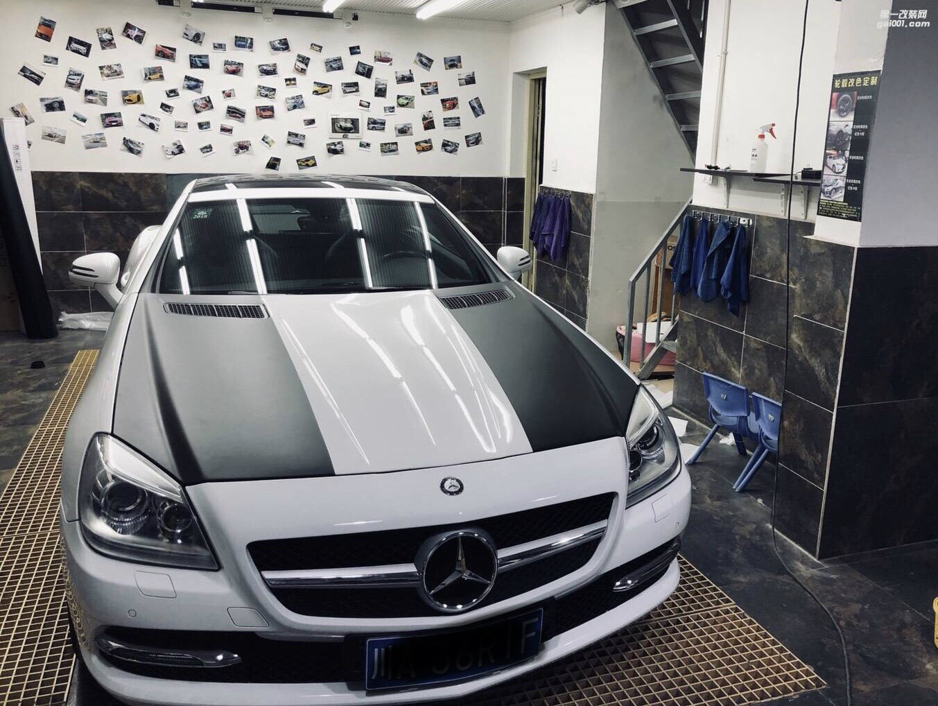 成都汽車車身改色貼膜，Benz SLK個(gè)性拉花
