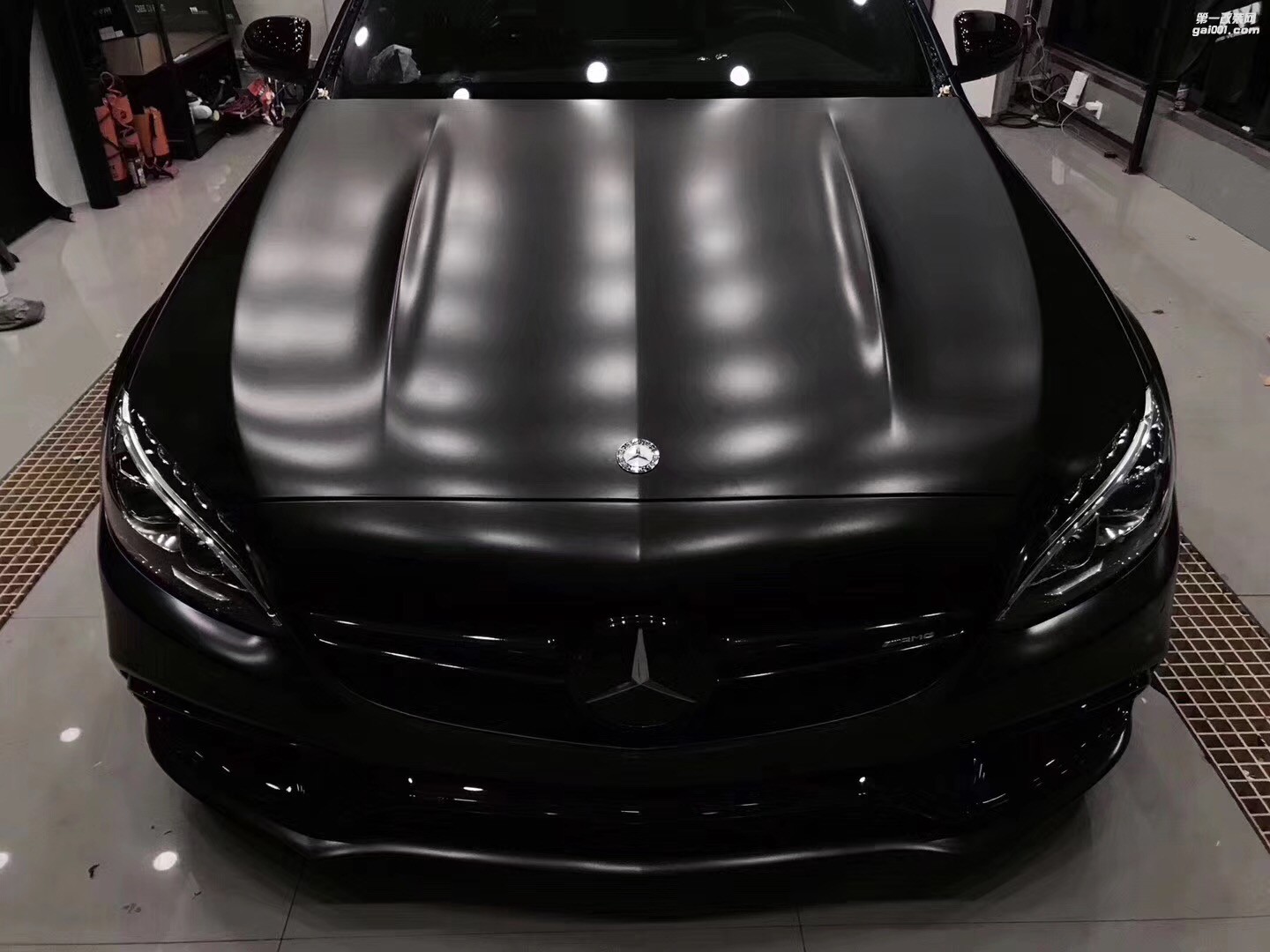 成都汽車車身改色貼膜，Benz AMG 換裝艾利陶瓷黑