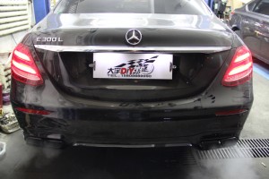 大宇車迷站 奔馳E200L W213 改裝RES中尾閥門排氣 AMG后唇尾喉