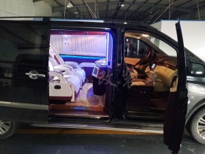 奔馳威霆改出百萬級(jí)豪車范兒，Poss擺的足夠帥！