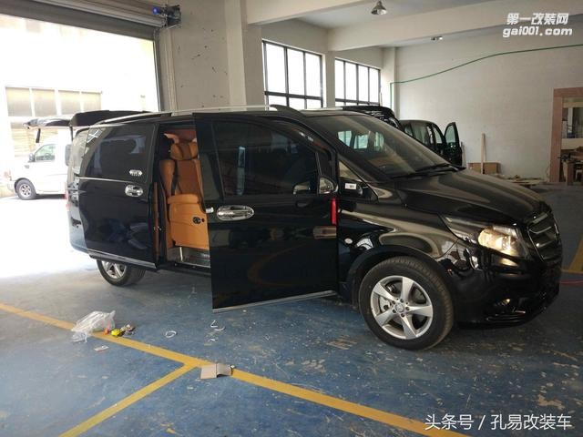 奔馳威霆爆改提車作業(yè)，細節(jié)不容錯過