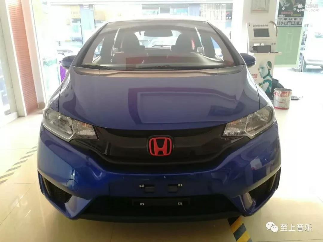 本田飛度進(jìn)入“發(fā)燒”狀態(tài) 汽車(chē)音響改裝歌劇世家三分頻系統(tǒng)