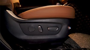 長安CS95改裝座椅通風(fēng)加熱—成都威威車改