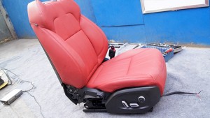 路虎攬勝運(yùn)動(dòng)版改裝電動(dòng)座椅—成都威威車(chē)改