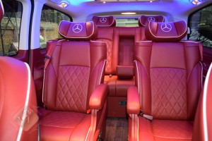 奔馳威霆商務(wù)汽車內(nèi)飾改裝航空座椅九宮格柚木地板車載電視冰箱成都藝騰