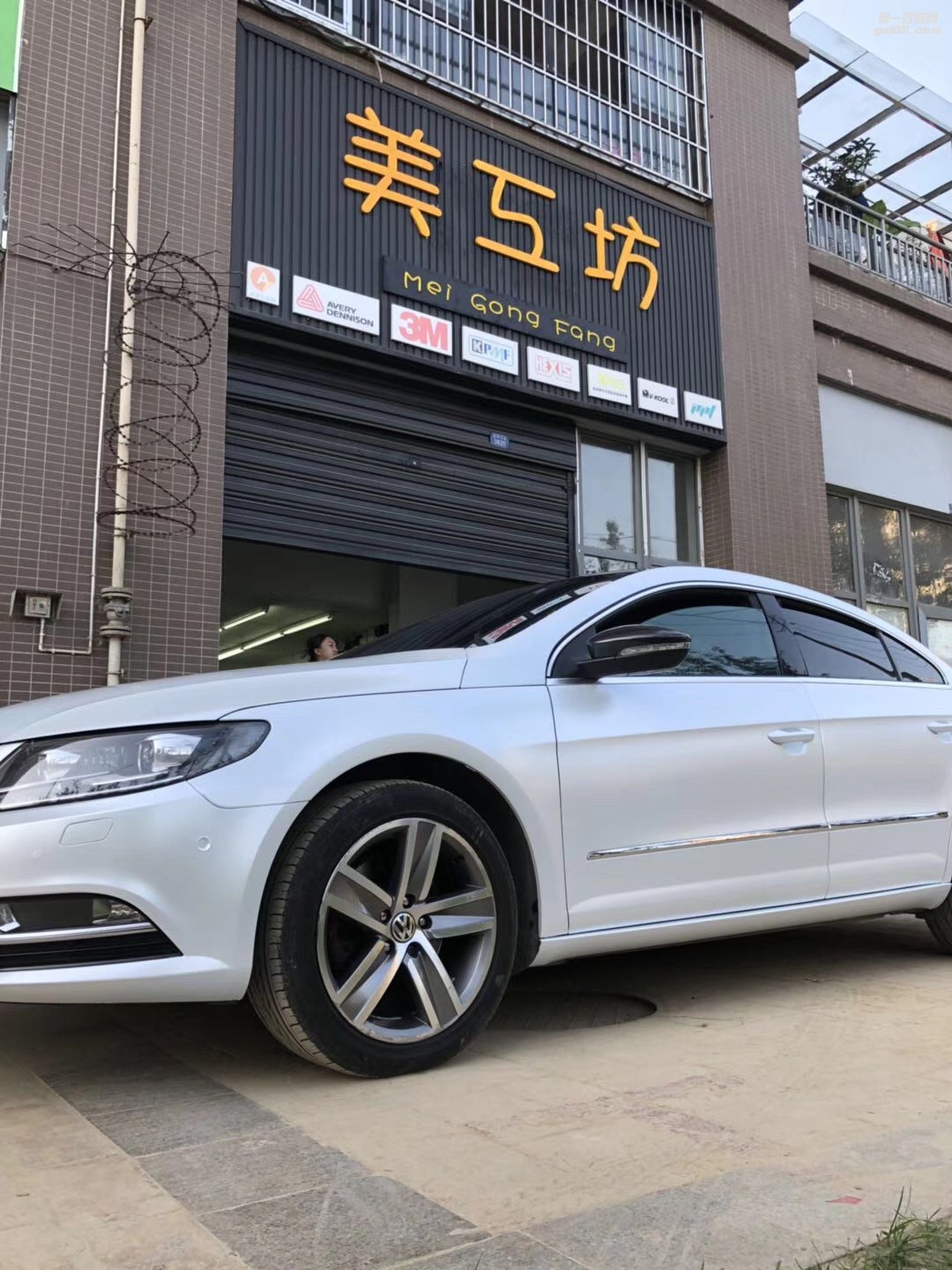 電光白成都改色貼膜
