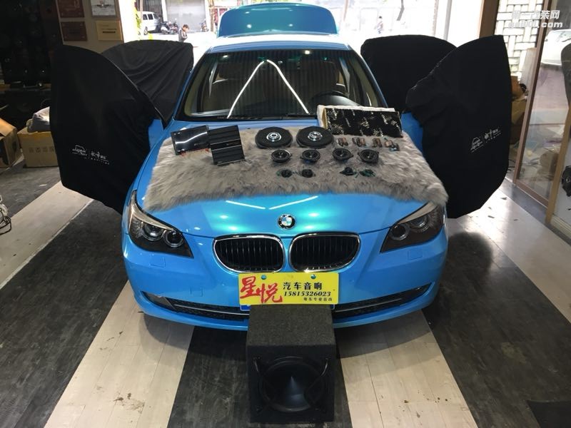 汕頭市星悅汽車(chē)音響寶馬專業(yè)改裝店給你的愛(ài)車(chē)一副“金嗓子”寶馬5系改裝原位無(wú)損改裝美國(guó)CDT品味音樂(lè)