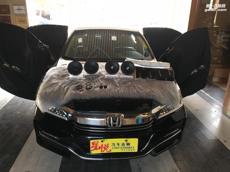 汕頭市星悅汽車音響改裝專業(yè)技術(shù)名店本田雅閣四門隔音降噪改裝全車意大利赫茲音響享受個性音樂