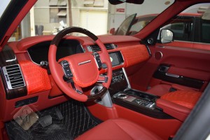 成都路虎攬勝內(nèi)飾改裝干椒紅+鱷魚皮+繡名字 成都藝騰汽車內(nèi)飾個(gè)性定制中心