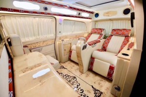 讓一個(gè)人喜歡在車?yán)镬o靜的待著，改造后的奔馳威霆