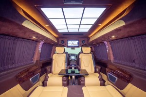 奔馳威霆內(nèi)飾改裝升級(jí)，商務(wù)接待或家用的好幫手