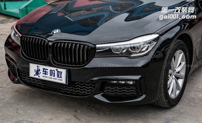 寶馬730改裝M前杠，車身飾條貼黑，一黑帥炸天！
