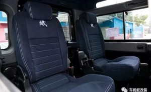 路虎衛(wèi)士不羈約束，改裝升級(jí)藏藍(lán)色簡(jiǎn)約賽車座椅，換裝麂皮絨頂棚