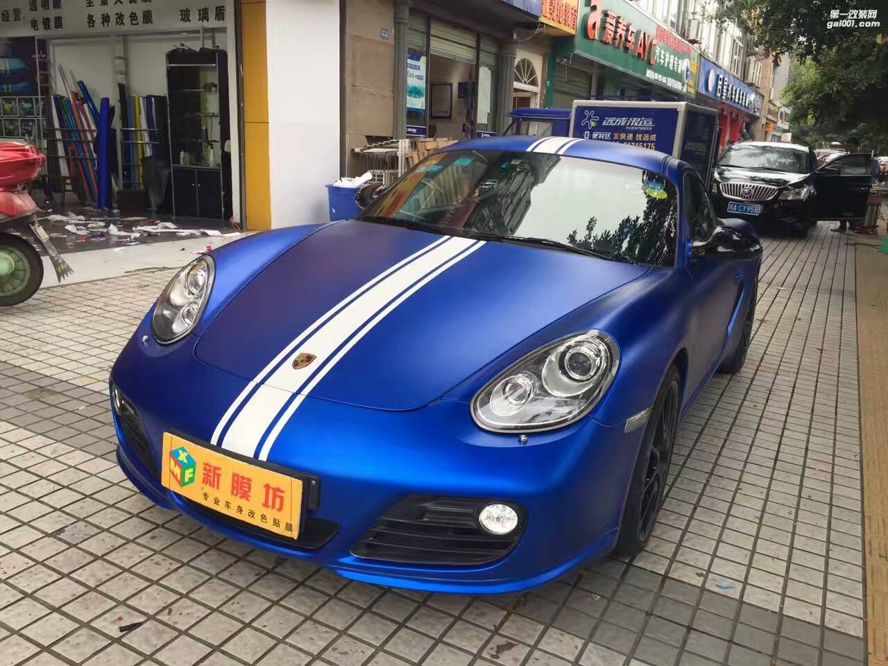 成都車身貼膜改色保時捷卡曼全車貼膜改色金屬冰藍
