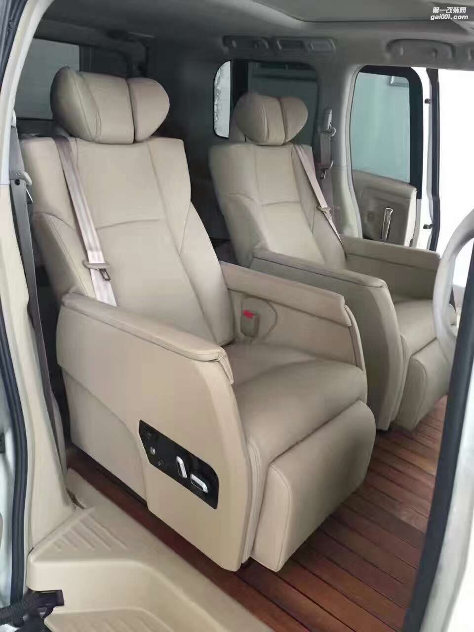 貴士改裝內(nèi)飾座椅，商務(wù)車尊享