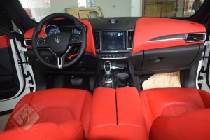 瑪莎拉蒂內(nèi)飾個(gè)性化改裝+翻毛皮頂棚 成都藝騰汽車內(nèi)飾改裝