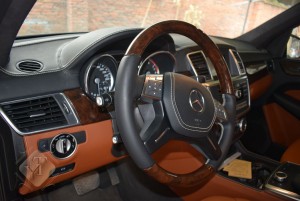 奔馳ML300汽車(chē)內(nèi)飾改裝翻新包皮 成都藝騰