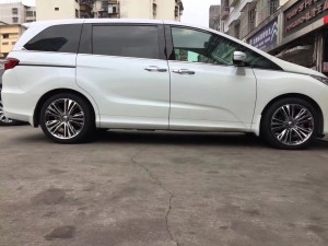 奧德賽，換 19寸  RAYS 完 工！