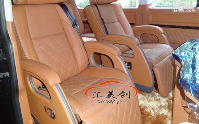 大眾凱路威T5內(nèi)飾改裝 加裝航空座椅 做隔斷帶電視