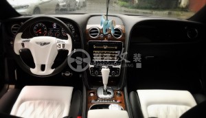 賓利經(jīng)典黑白色內(nèi)飾改裝