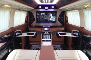 這不像是改裝，更像一種藝術(shù)品——奔馳威霆