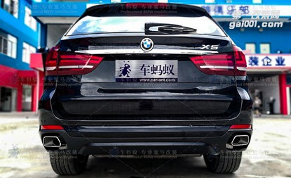 寶馬x5改裝方口排氣，門板處換上鋼琴漆飾條后華麗變身、驚艷全場！