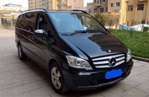 奔馳唯雅諾改裝座椅后, 遠(yuǎn)看內(nèi)飾還以為是V260