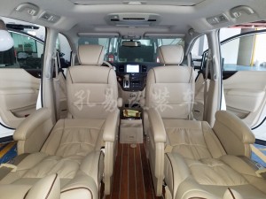 貴士改裝航空座椅內(nèi)飾，帶柚木地板~