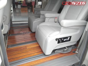 豐田塞納內(nèi)飾改裝木地板實拍 成都豐田全系內(nèi)飾改裝翻新 成都車之綺