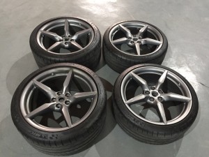 法拉利458原廠20寸  輪轂修復(fù)作業(yè)