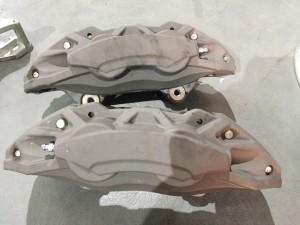 福特野馬原廠卡鉗改色作業(yè)