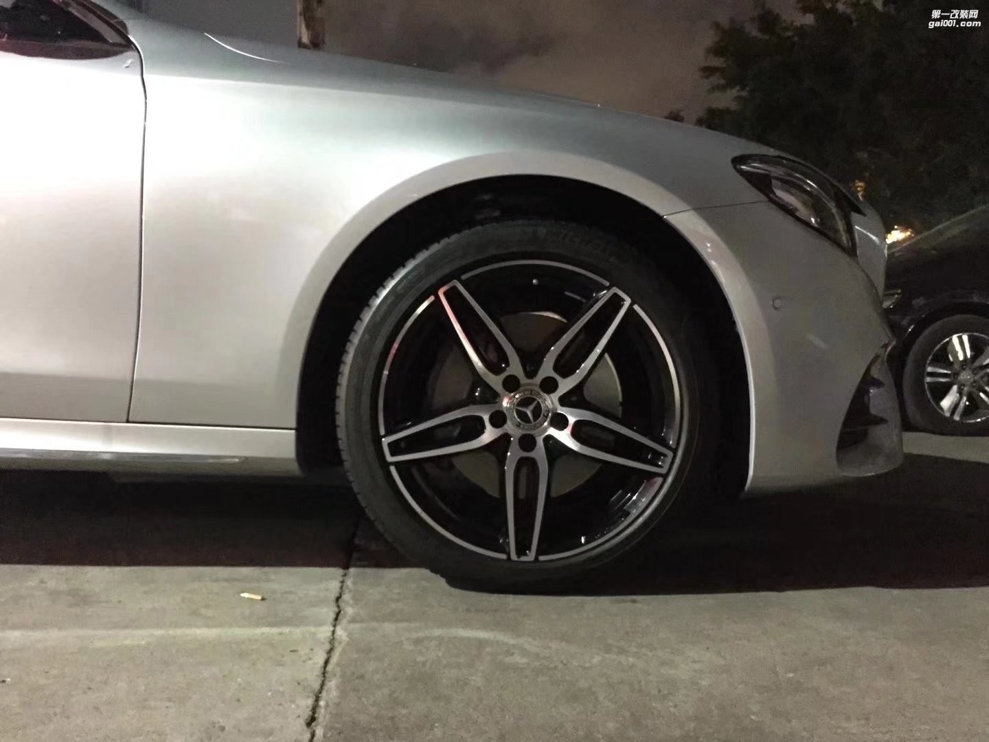 奔馳E300L，裝19寸 AMG 原裝完工！ ????