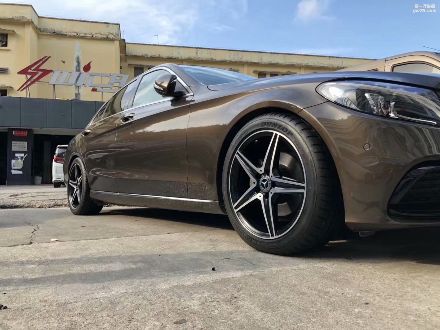奔馳， 換 原裝 18寸 AMG  完工！