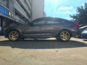 寶馬，換 RAYS TE37 完工 ！