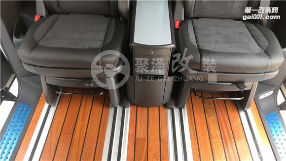 大眾T5商務(wù)車柚木地板改裝