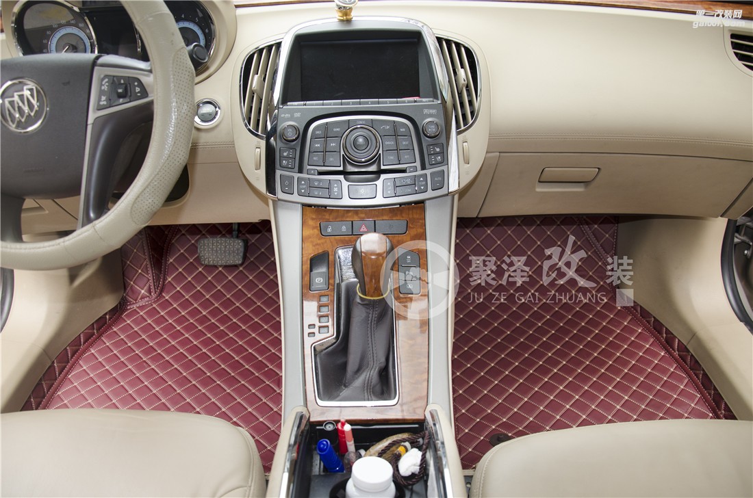 別克君越360航空軟包--酒紅菱格