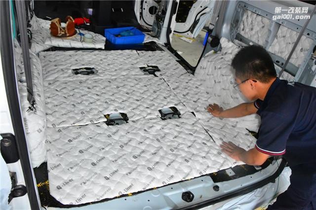 商用車(chē)尋找靜音之旅 日產(chǎn)NV200改裝零點(diǎn)喇叭+全車(chē)隔音