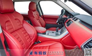 路虎攬勝升級酒紅色真皮內(nèi)飾，盡顯舒適與時尚
